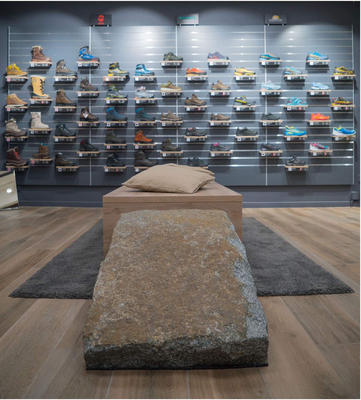 sekce obuv HUDY Praha Dejvická